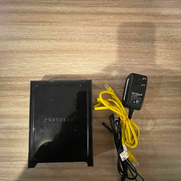 Net gear modem with cables - Picture 1 of 5